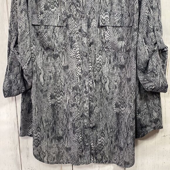 Torrid Plus Size Snakeskin Print Blouse Modern Chic Neutral Top Blouse - Picture 11 of 16